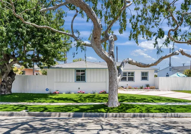 Photo 2 of Sale Pending at 5535 W 142nd Place, Hawthorne, CA 90250 | MLS# SB26149461 | Listing updated on 2026-09-10