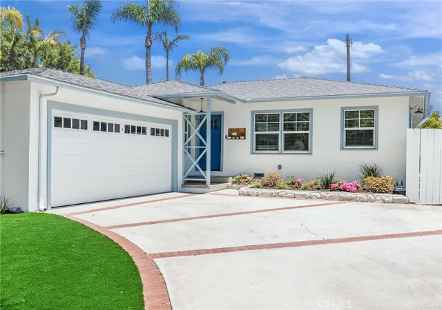 Photo 3 of Sale Pending at 5535 W 142nd Place, Hawthorne, CA 90250 | MLS# SB26149461 | Listing updated on 2026-09-10