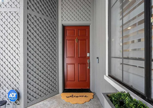 Photo 4 of Townhouse for sale at 328 S Eagle Nest Ln, Danville, CA 94506 | MLS# 41141223 | Listing updated on 2026-10-06