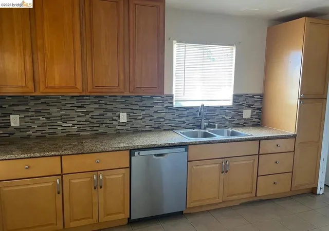 Homes for sale in Pittsburg, CA | 478 W 11Th St, Pittsburg, CA 94565 | MLS# 41141233
