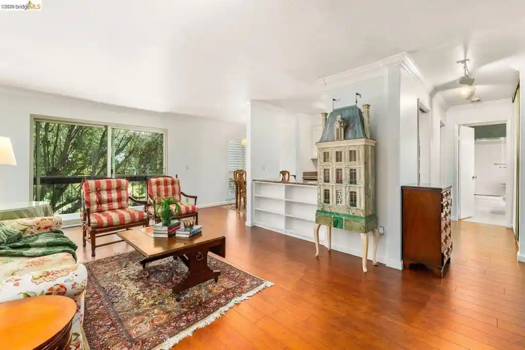 Listing Photo 2 - Condo for sale in 551 Jean St located at 551 Jean St, Oakland, CA 94610 - Unit #309