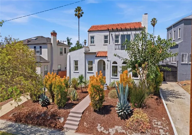 Photo 2 of Single family home for sale at 5005 Chesley, View Park, CA 90043 | MLS# SB26147829 | Listing updated on 2026-09-16
