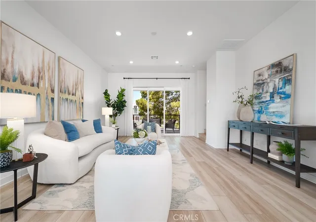 Listing Photo 5 - Condo for sale in building located at 127 Biome, Irvine, CA 92618