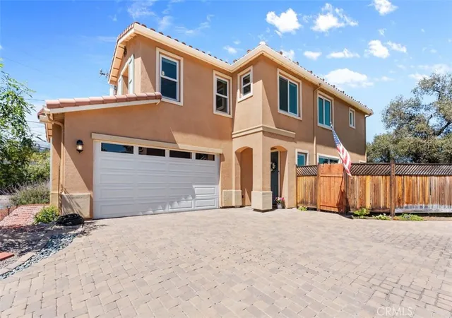Photo 2 of Sale Pending at 2010 Brentwood Pl, Claremont, CA 91711 | MLS# IV26146234 | Listing updated on 2026-10-07