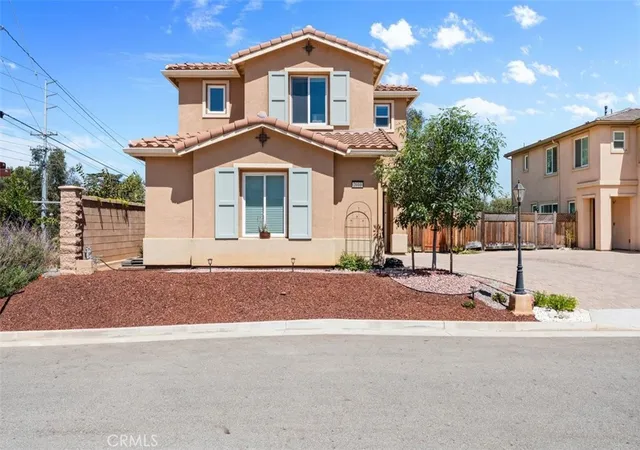 Photo 3 of Sale Pending at 2010 Brentwood Pl, Claremont, CA 91711 | MLS# IV26146234 | Listing updated on 2026-10-07