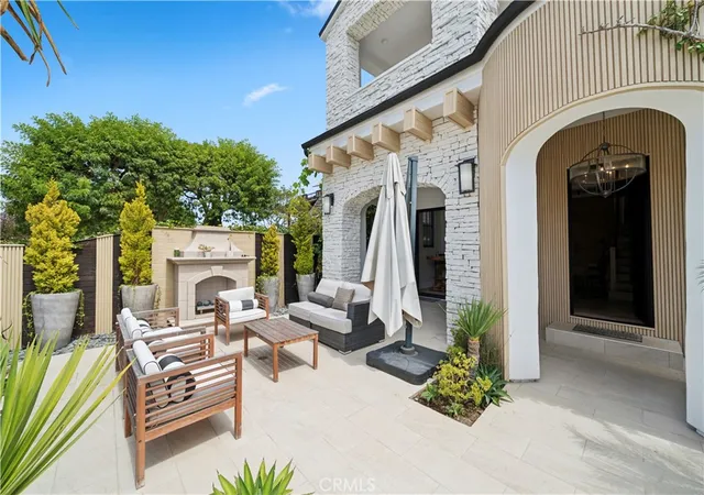 Photo 2 of Single family home for sale at 312 Carnation Ave, Corona Del Mar, CA 92625 | MLS# NP26150943 | Listing updated on 2026-09-04