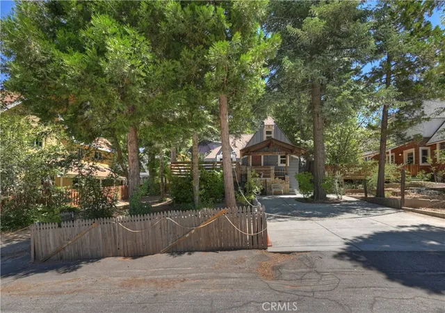 Photo 2 of Single family home for sale at 311 Hemlock, Lake Arrowhead, CA 92352 | MLS# IG26134605 | Listing updated on 2026-09-19