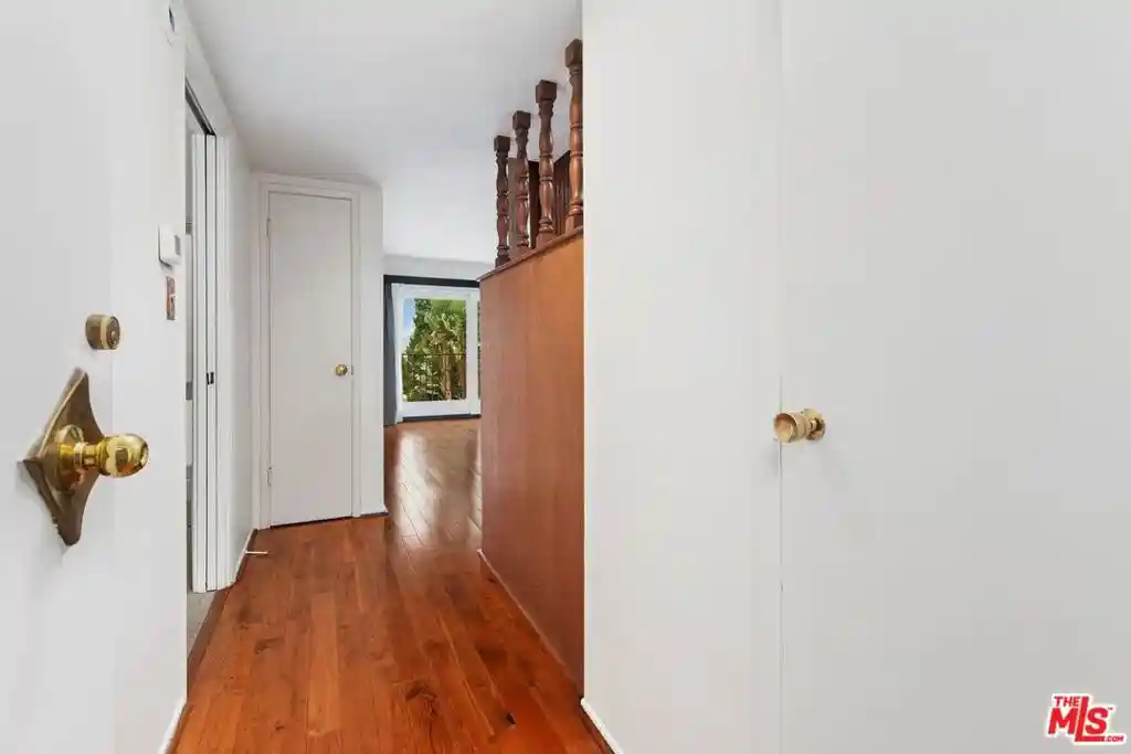Listing Photo 2 - Condo for sale in 3407 Huxley St located at 3407 Huxley St, Los Angeles, CA 90027 - Unit #29