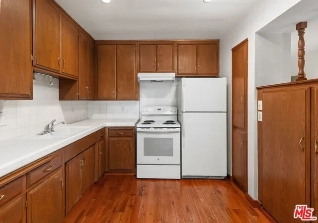 Listing Photo 4 - Condo for sale in building located at 3407 Huxley St, Los Angeles, CA 90027 - Unit #29