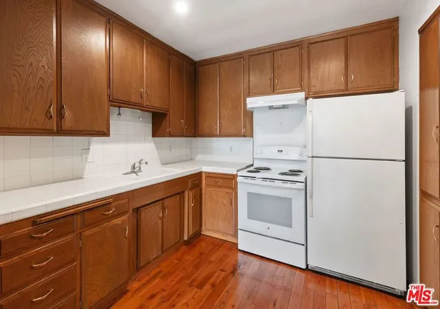 Listing Photo 5 - Condo for sale in building located at 3407 Huxley St, Los Angeles, CA 90027 - Unit #29