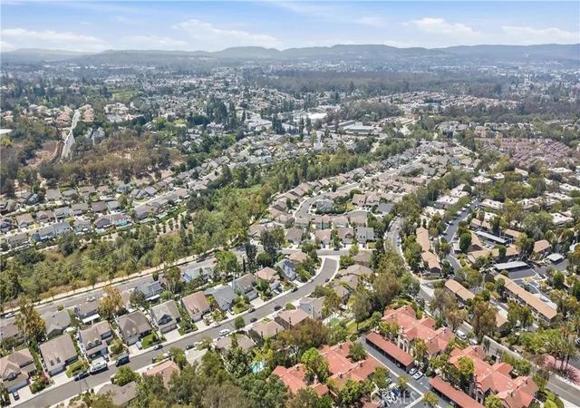 Photo 4 of Single family home for sale at 25555 Fallenwood, Lake Forest, CA 92630 | MLS# WS26150347 | Listing updated on 2026-09-18