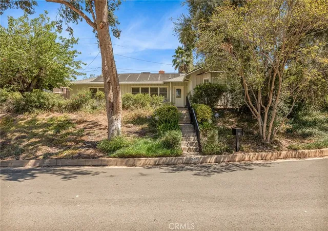 Photo 2 of Sale Pending at 940 Carob, Redlands, CA 92373 | MLS# IG26150147 | Listing updated on 2026-10-02