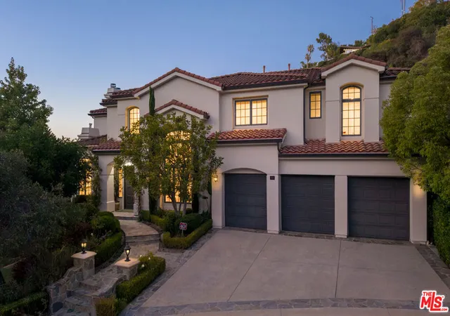 Photo 3 of Sale Pending at 3686 Benedict Cyn Ln, Sherman Oaks, CA 91423 | MLS# 26857355 | Listing updated on 2026-09-03