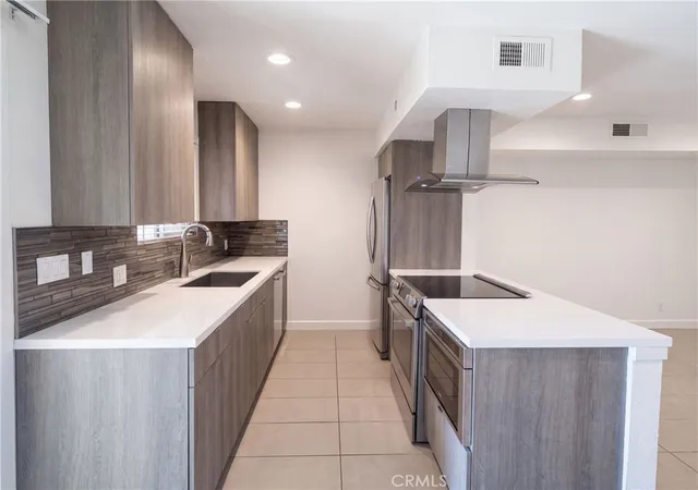 Photo 2 of Sale Pending at 5300 E Waverly Dr #H6, Palm Springs, CA 92264 | MLS# IV26146419 | Listing updated on 2026-09-17