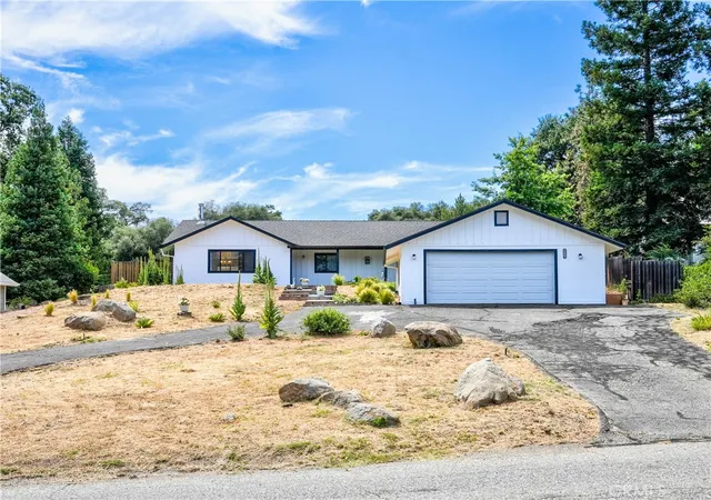 Photo 1 of Single family home for sale at 40446 Goldside, Oakhurst, CA 93644 | MLS# MC26149253 | Listing updated on 2026-09-12