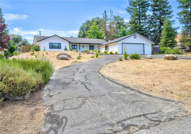 Photo 2 of Single family home for sale at 40446 Goldside, Oakhurst, CA 93644 | MLS# MC26149253 | Listing updated on 2026-09-12