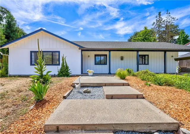 Photo 3 of Single family home for sale at 40446 Goldside, Oakhurst, CA 93644 | MLS# MC26149253 | Listing updated on 2026-09-12