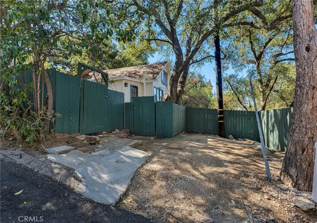 31st image of 4240 Ensenada Dr, Woodland Hills, CA 91364 | MLS# SR26150835