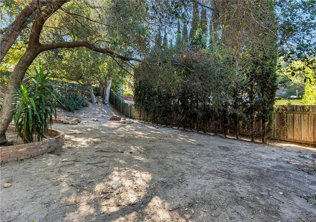 4th image of 4240 Ensenada Dr, Woodland Hills, CA 91364 | MLS# SR26150835