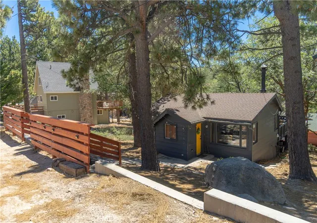 3rd image of 33163 Holcomb Creek, Green Valley Lake, CA 92341 | MLS# IG26149664