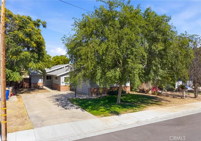 Homes for sale in Bakersfield, CA | 524 B St, Bakersfield, CA 93304 | MLS# SR26151302