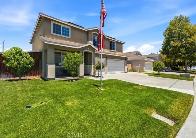 Photo 3 of Single family home for sale at 43554 Amazon St, Hemet, CA 92544 | MLS# SW26146354 | Listing updated on 2026-09-24