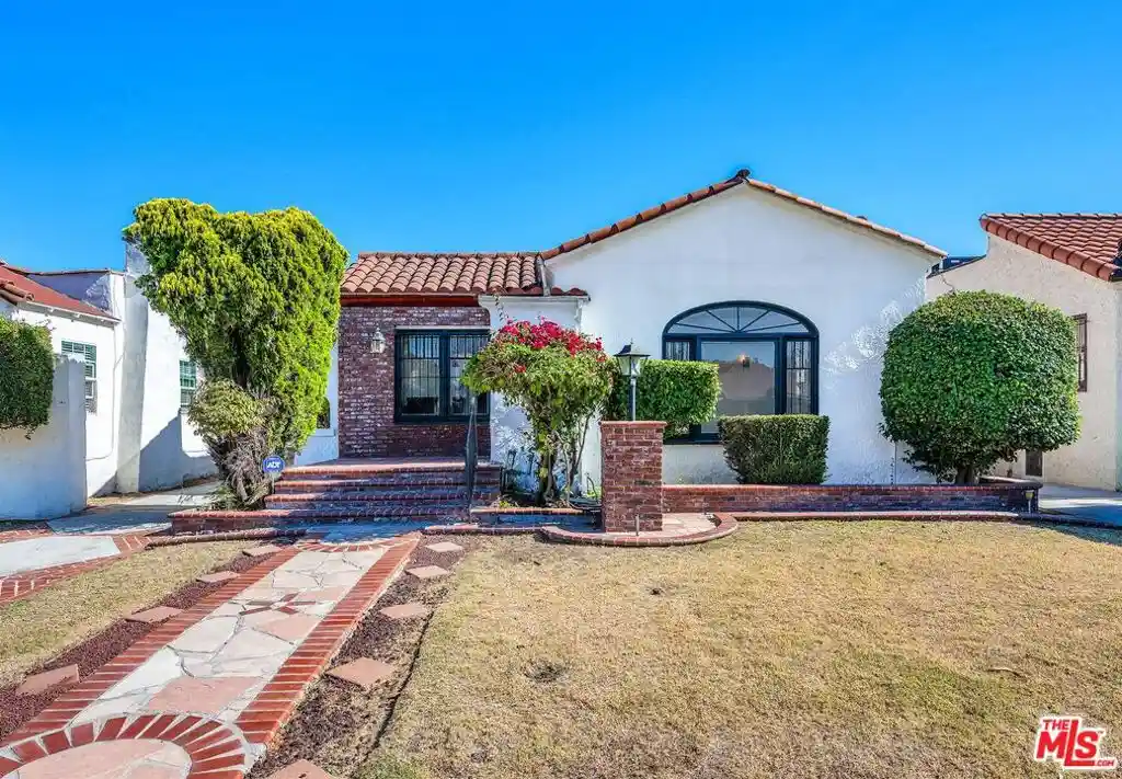Photo 1 of Sale Pending at 1922 W 80th Street, Los Angeles, CA 90047 | MLS# 26858659 | Listing updated on 2026-10-08