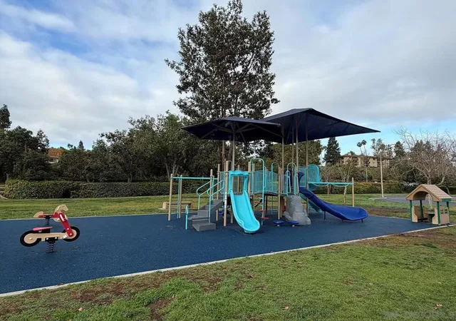 Listing Photo 2 - Condo for sale in building located at 16238 Avenida Venusto, San Diego, CA 92128 - Unit #E