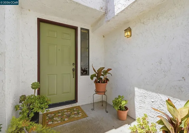 Photo 3 of Sale Pending at 1032 Burnham Dr, Pittsburg, CA 94565 | MLS# 41141328 | Listing updated on 2026-10-05
