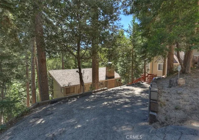 Homes for sale in Crestline, CA | 1069 Jungfrau Dr, Crestline, CA 92325 | MLS# IG26149846