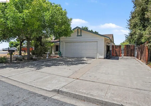 Homes for sale in Antioch, CA | 4070 S Royal Links Cir, Antioch, CA 94509 | MLS# 41141334