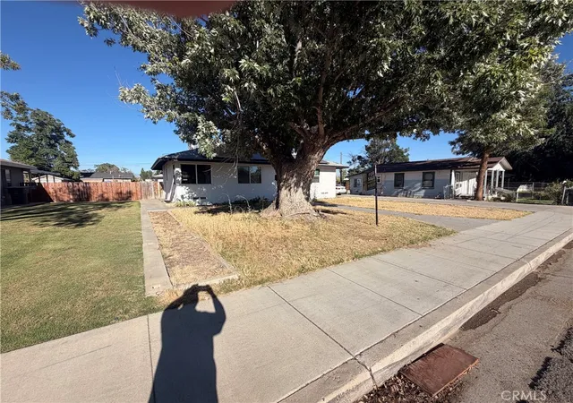 Homes for sale in Bakersfield, CA | 714 Wistaria St, Bakersfield, CA 93308 | MLS# DW26151466