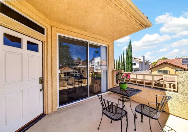Listing Photo 2 - Condo for sale in building located at 3140 Castelar Ct, Corona, CA 92882 - Unit #201