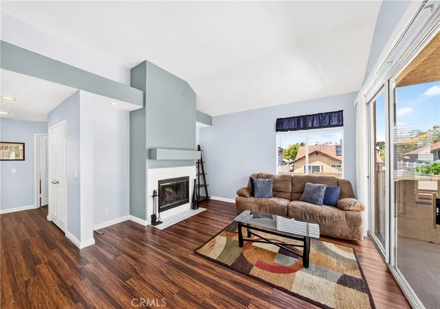 Listing Photo 5 - Condo for sale in building located at 3140 Castelar Ct, Corona, CA 92882 - Unit #201