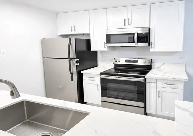Listing Photo 4 - Condo for sale in building located at 2300 S Hacienda Blvd, Hacienda Heights, CA 91745 - Unit #G8