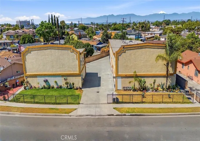 Photo 4 of Townhouse for sale at 5835 Gotham St, Bell Gardens, CA 90201 | MLS# DW26151593 | Listing updated on 2026-09-30