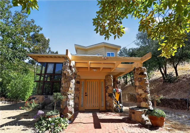 Photo 1 of Single family home for sale at 2914 S Foose Rd, Malibu, CA 90265 | MLS# TR26151528 | Listing updated on 2026-10-03