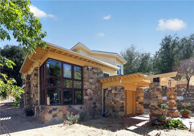 Photo 2 of Single family home for sale at 2914 S Foose Rd, Malibu, CA 90265 | MLS# TR26151528 | Listing updated on 2026-10-03