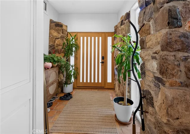 Photo 4 of Single family home for sale at 2914 S Foose Rd, Malibu, CA 90265 | MLS# TR26151528 | Listing updated on 2026-10-03