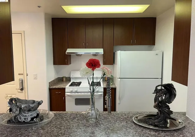 Photo 2 of Condo for sale at 989 Franklin St #307, Oakland, CA 94607 | MLS# 41141365 | Listing updated on 2026-10-02