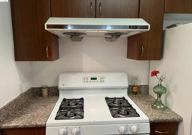 Photo 3 of Condo for sale at 989 Franklin St #307, Oakland, CA 94607 | MLS# 41141365 | Listing updated on 2026-10-02