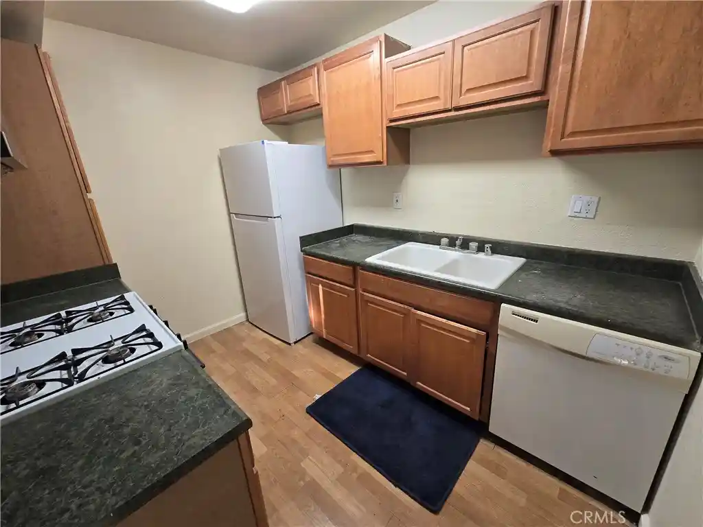 Listing Photo 4 - Condo for sale in building located at 4809 Jackson St, Riverside, CA 92503 - Unit #A