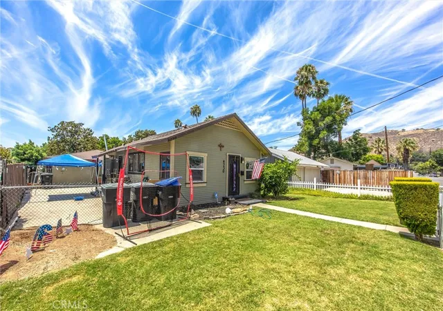 Photo 3 of Sale Pending at 4230 13th, Riverside, CA 92501 | MLS# IV26146715 | Listing updated on 2026-09-24