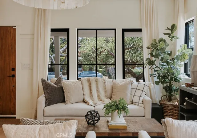 Photo 2 of Single family home for sale at 4633 Russell, Los Angeles, CA 90027 | MLS# CV26151693 | Listing updated on 2026-10-01