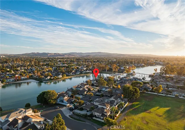Listing Photo 3 - Condo for sale in building located at 25 Lakeview, Irvine, CA 92604 - Unit #60