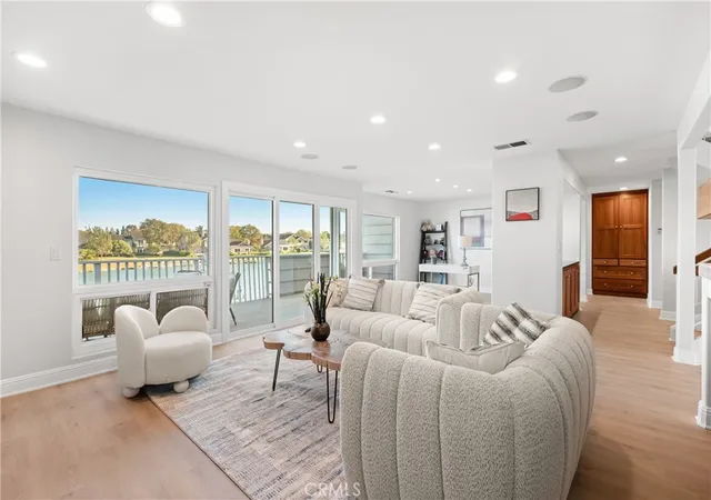 Listing Photo 4 - Condo for sale in building located at 25 Lakeview, Irvine, CA 92604 - Unit #60