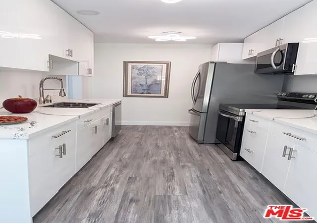 Listing Photo 5 - Condo for sale in building located at 1750 Camino Palmero St, Los Angeles, CA 90046 - Unit #237