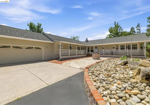 Photo 1 of Single family home for sale at 23361 Pinewood Ln, Twain Harte, CA 95383 | MLS# 41141375 | Listing updated on 2026-09-21