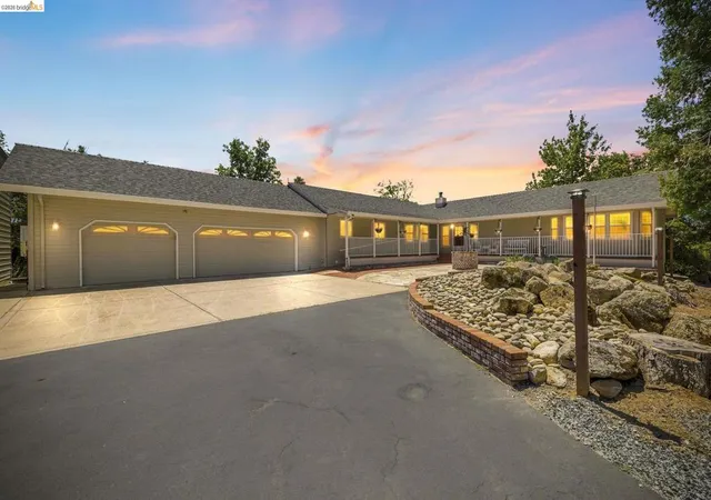 Photo 2 of Single family home for sale at 23361 Pinewood Ln, Twain Harte, CA 95383 | MLS# 41141375 | Listing updated on 2026-09-21