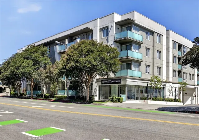 Photo 2 of Condo for sale at 160 S Hudson Ave #111, Pasadena, CA 91101 | MLS# WS26150200 | Listing updated on 2026-09-21